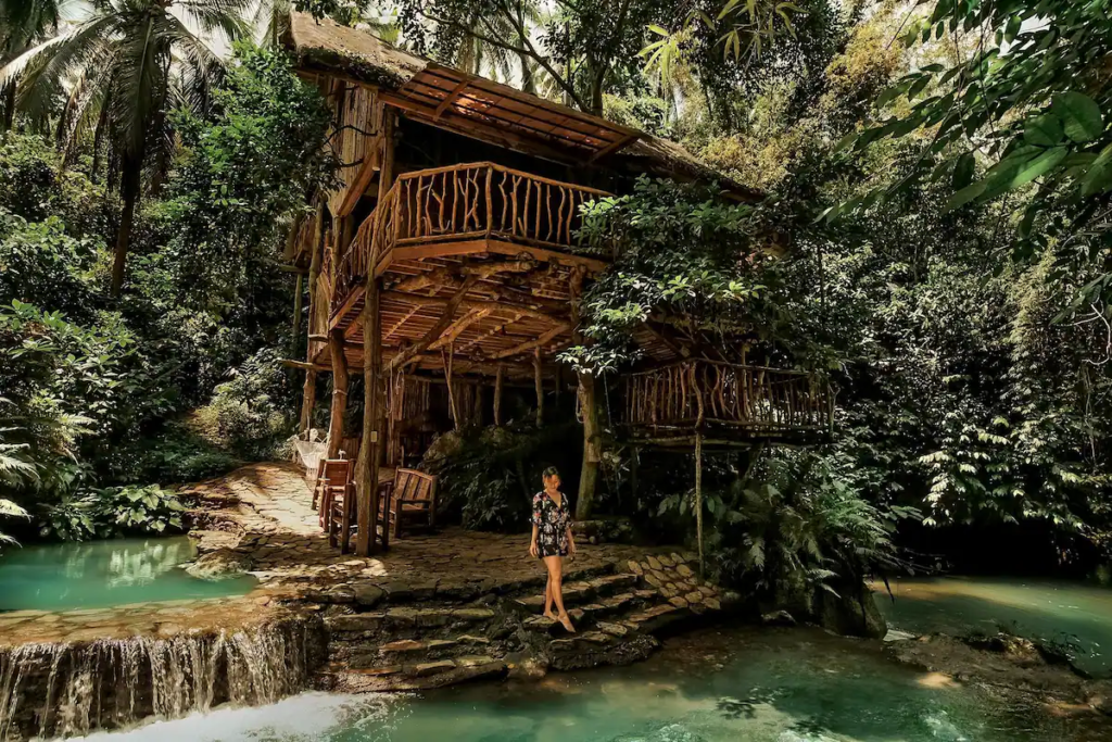 hotel accommodation treehouse de valentine treehouse 1 glamping
