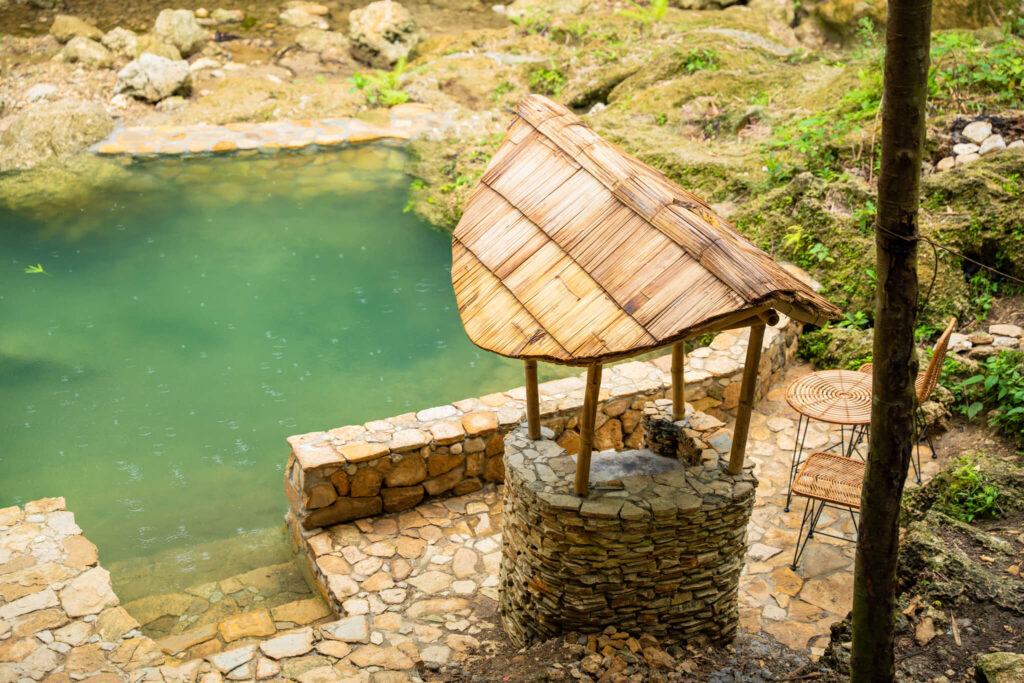Treehouse de Valentine river